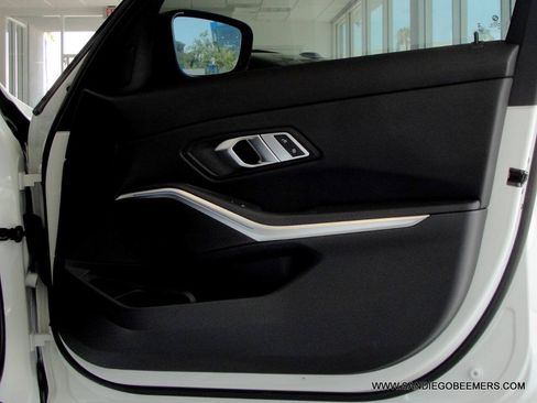 Used 2023 BMW 330i Sedan w/ M Sport Package RWD image 17