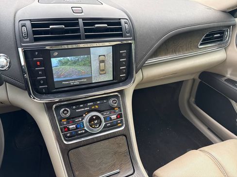 Used 2018 Lincoln Continental Reserve AWD/4WD image 10