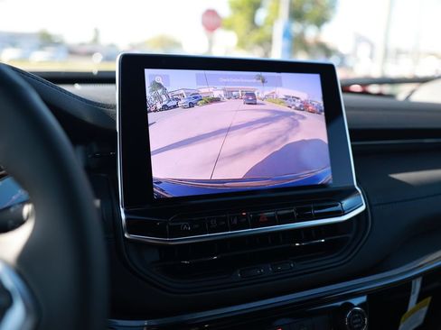 New 2026 Jeep Compass Latitude image 19