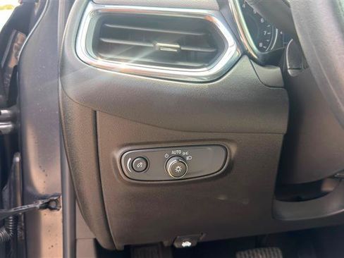 Used 2022 Chevrolet Equinox LT FWD image 12