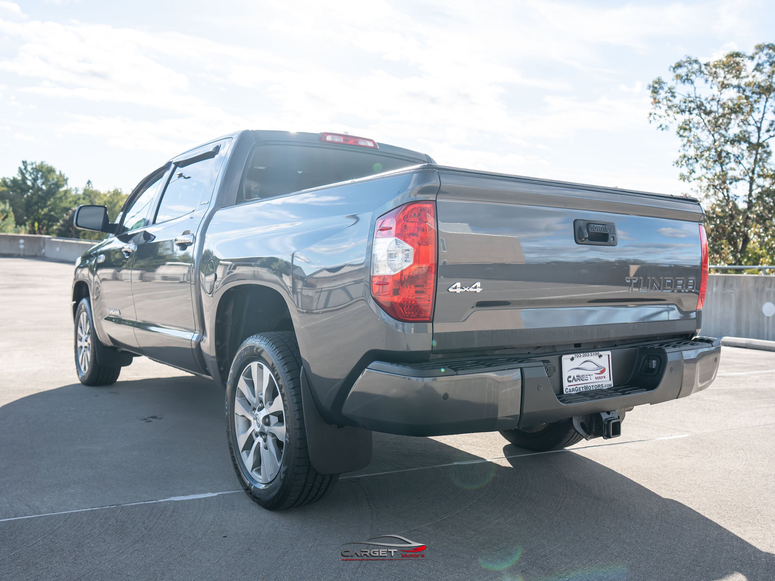 Used 2015 Toyota Tundra Limited w/ Limited Premium Package AWD/4WD image 5