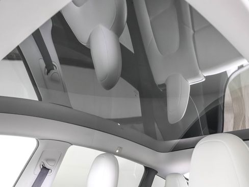 Used 2020 Tesla Model Y Long Range image 29