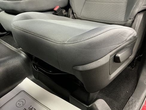 Used 2018 RAM 1500 Express AWD/4WD image 18