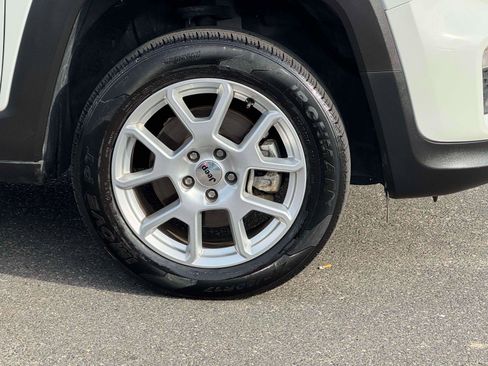 Used 2023 Jeep Renegade Latitude image 6