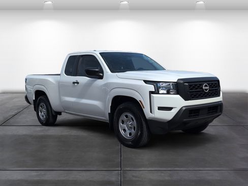 Used 2022 Nissan Frontier S image 2