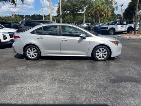 Used 2025 Toyota Corolla LE FWD image 6