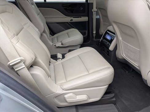 Used 2023 Lincoln Aviator Reserve w/ Equipment Group 201A image 18