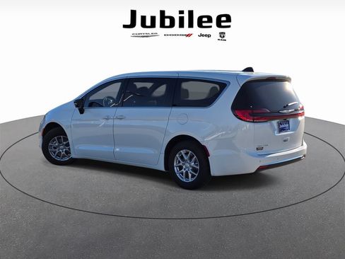 New 2026 Chrysler Pacifica Select FWD image 4