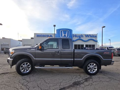 Used 2015 Ford F250 Lariat w/ Lariat Interior Package image 8