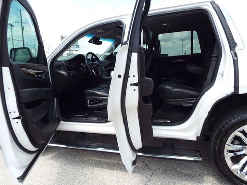 Used 2017 Cadillac Escalade Premium Luxury w/ LPO, Radiant Package image 25