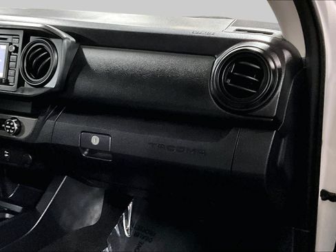 Certified 2019 Toyota Tacoma SR AWD/4WD image 17