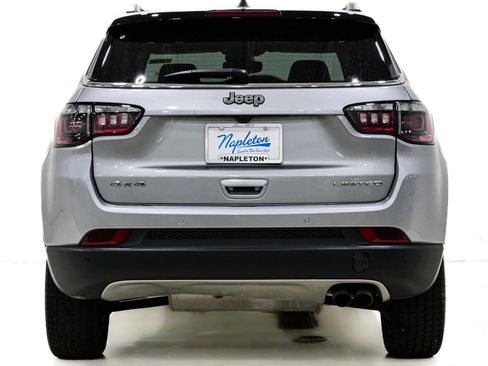 Used 2022 Jeep Compass Limited w/ Sun and Sound Group image 8