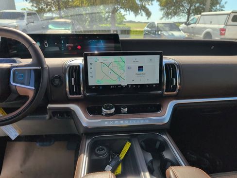 Certified 2025 Ford Expedition King Ranch image 18