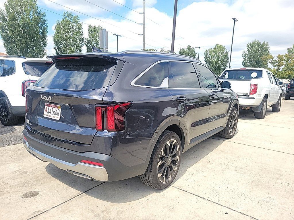 Used 2025 Kia Sorento EX FWD image 3