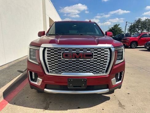 Used 2021 GMC Yukon Denali w/ Denali Ultimate Package AWD/4WD image 2