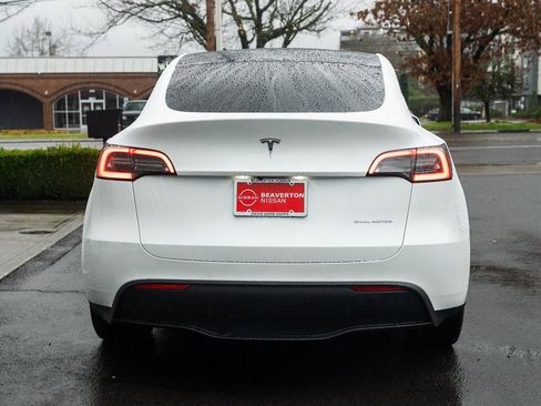 Used 2020 Tesla Model Y Long Range image 5