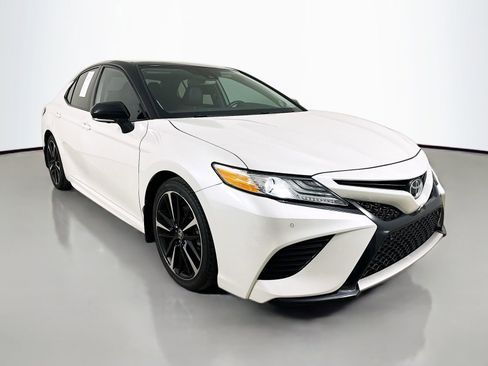 Used 2020 Toyota Camry XSE FWD image 3