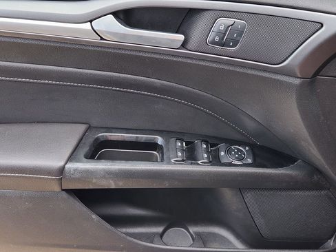 Used 2015 Ford Fusion Titanium image 24