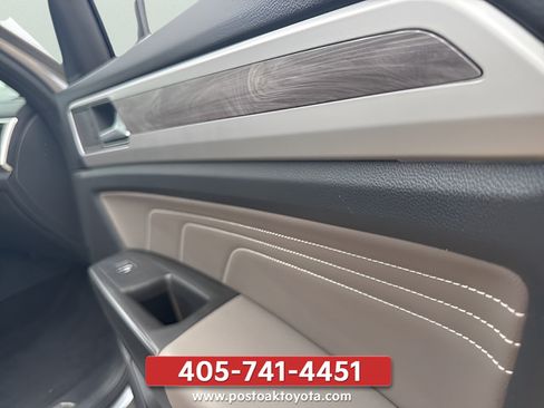 Used 2023 Volkswagen Atlas Cross Sport SE FWD image 13