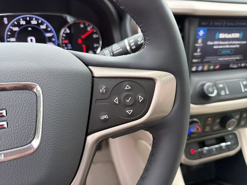 Used 2023 GMC Acadia Denali w/ Denali Ultimate Package FWD image 28