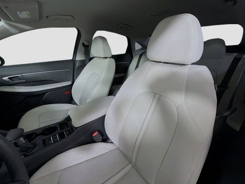 Used 2025 Hyundai Sonata SE image 13