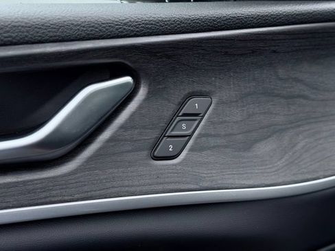 Certified 2025 Jeep Grand Cherokee Limited AWD/4WD image 13
