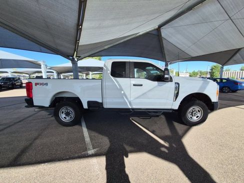 Used 2023 Ford F250 XL w/ FX4 Off-Road Package AWD/4WD image 4