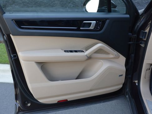 Certified 2021 Porsche Cayenne AWD/4WD image 13