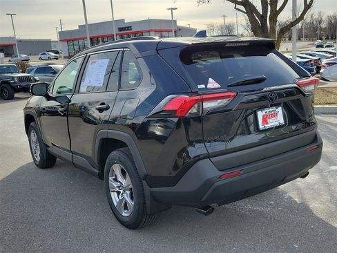 Used 2025 Toyota RAV4 XLE image 3