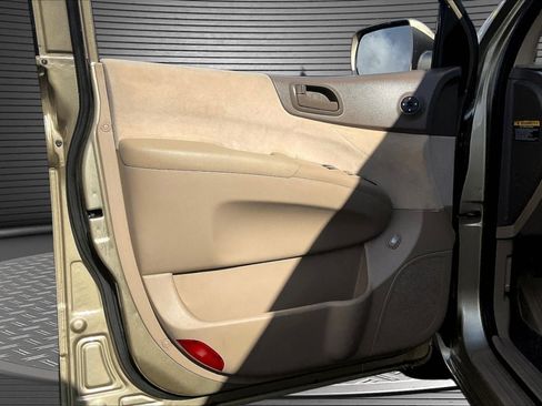Used 2008 Kia Sedona LX image 19