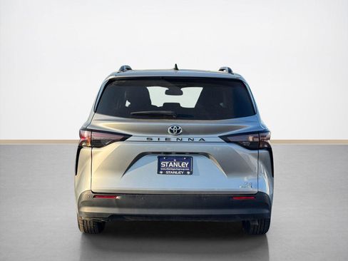 Used 2024 Toyota Sienna XLE FWD image 6