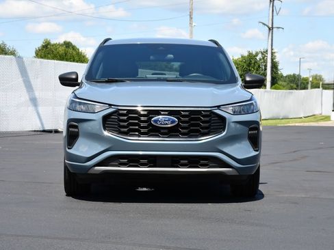 Used 2023 Ford Escape ST-Line w/ Tech Pack #1 AWD/4WD image 2
