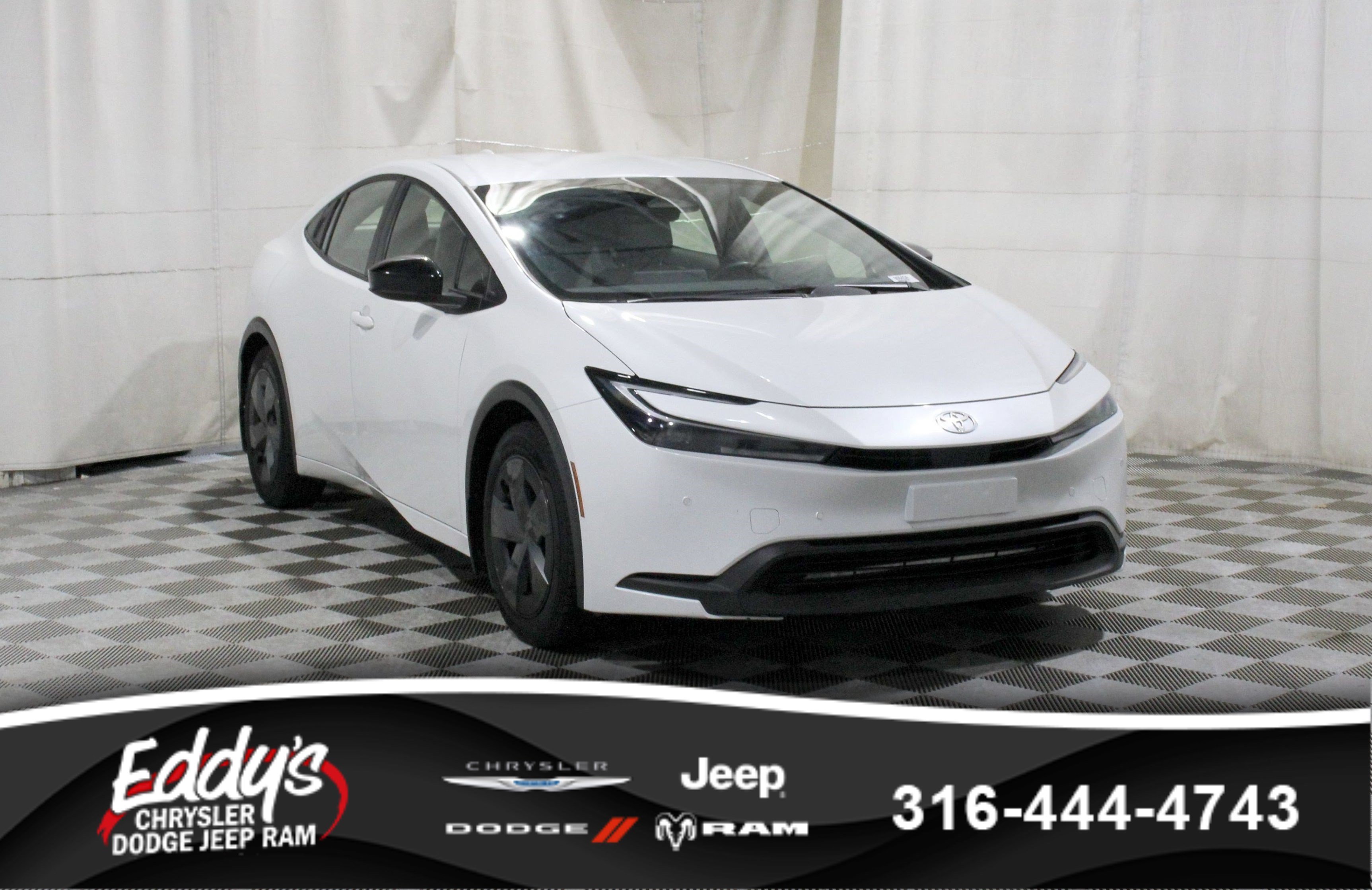 Used 2024 Toyota Prius LE FWD image 1