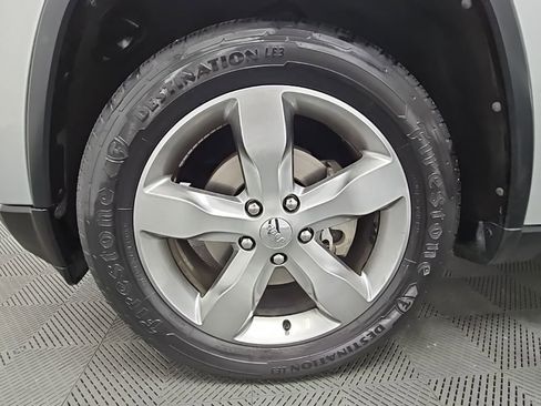 Used 2011 Jeep Grand Cherokee Limited w/ Luxury Group II image 43