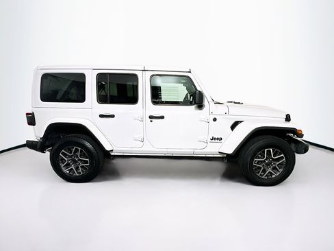 Used 2025 Jeep Wrangler Unlimited Sahara AWD/4WD image 10