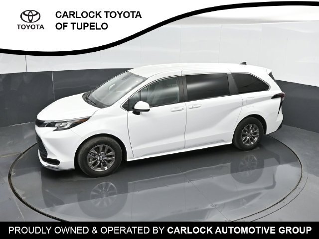 Used 2023 Toyota Sienna LE FWD image 49
