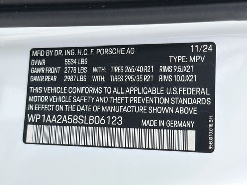 Used 2025 Porsche Macan AWD/4WD image 44