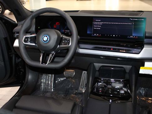 New 2026 BMW i5 eDrive40 w/ Executive Package RWD image 19