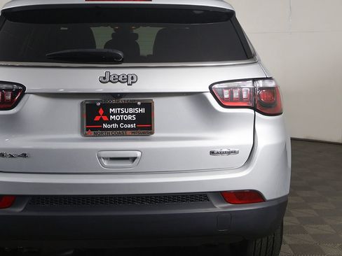 Used 2025 Jeep Compass Latitude AWD/4WD image 15