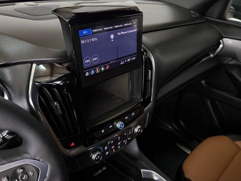 Used 2022 Chevrolet Traverse LT FWD image 55