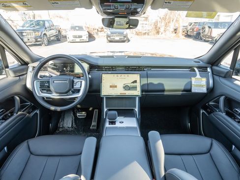 New 2025 Land Rover Range Rover SE image 18