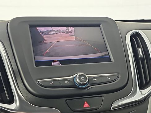 Used 2021 Chevrolet Equinox LS FWD image 21