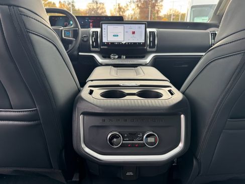 New 2025 Ford Expedition Max Platinum w/ Driver's Package image 27