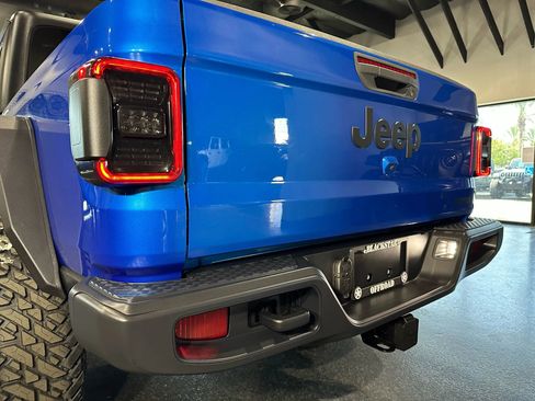 Used 2020 Jeep Gladiator Sport w/ Quick Order Package 24S image 11