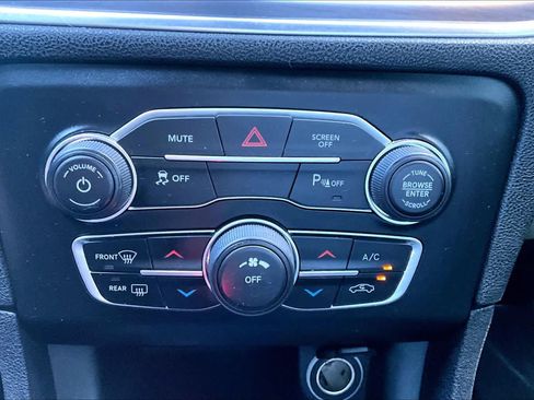Used 2017 Dodge Charger SE w/ Blacktop Package RWD image 35