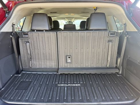 Used 2020 Toyota Highlander Limited image 11