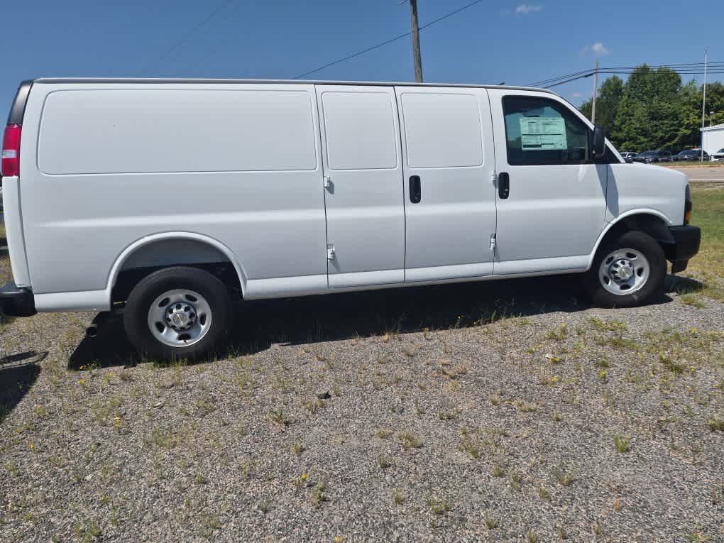 New 2026 Chevrolet Express 2500 Extended w/ Driver Convenience Package RWD image 8