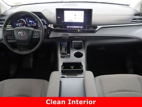 Certified 2025 Toyota Sienna LE image 29