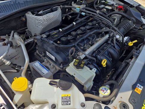 Used 2009 Ford Focus SE FWD image 9