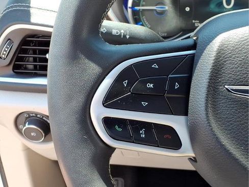 Used 2022 Chrysler Pacifica Limited FWD image 15